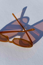 LEA OVAL SUNGLASSES - THE LOOKING FORWARD