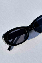 MON OVAL SUNGLASSES - THE LOOKING FORWARD