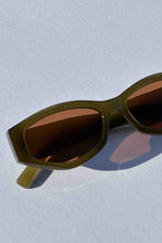 OLIVE SUNGLASSES - THE LOOKING FORWARD