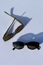 OLIVE SUNGLASSES - THE LOOKING FORWARD